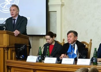 Міністр закордонних справ України 2007-2009 рр. поспілкувався про геополітику з майбутніми дипломатами у ЗУНУ