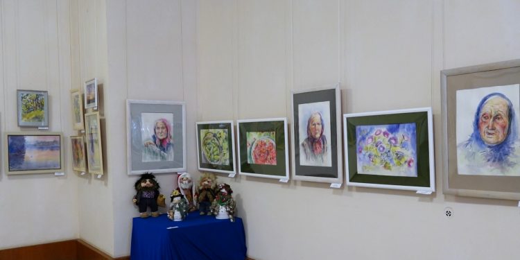 Виставку робіт кременчанок з мистецького гурту “Палітра” відкрили у Тернополі