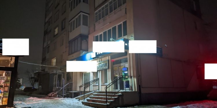 Демонтовуватимуть світлові вивіски, які тернопільські підприємці не вимикають у темну пору доби