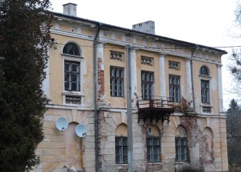 Допомогти відновити житло для переселенців в палаці Потоцьких просять усіх небайдужих
