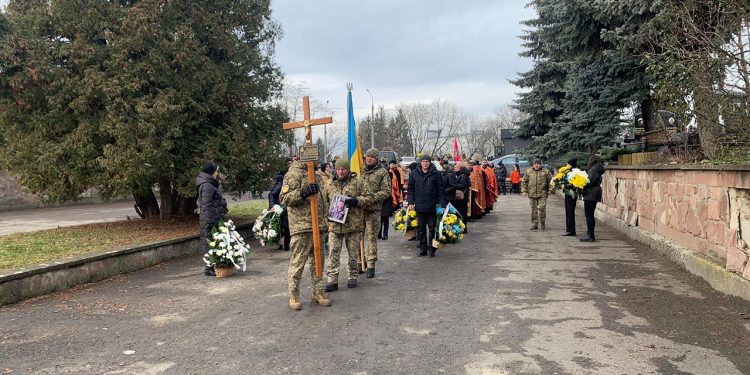 Із 41-річним воїном Володимиром Гвоздиком прощаються у Тернополі