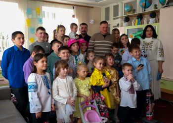 До вихованців центру соціально-психологічної реабілітації завітали помічники Миколая