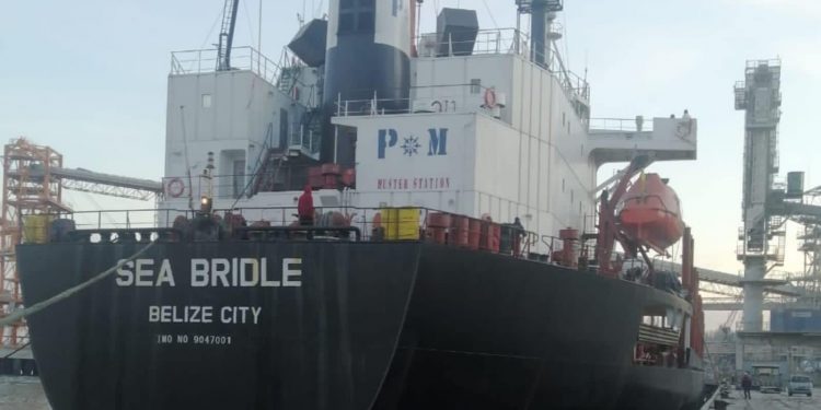 П’ять суден із зерном вийшли з портів України за дві доби