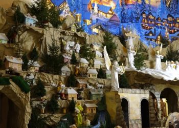 Елементи жахіть у Маріуполі відтворили в найбільшій шопці України