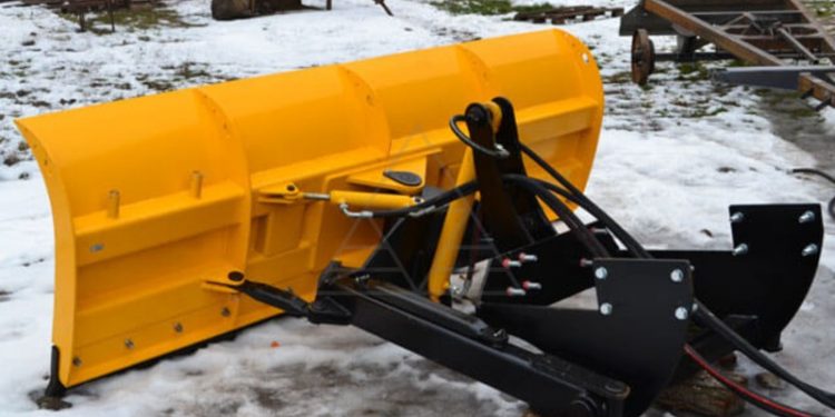 Водій снігоочисної машини ковшем смертельно травмував чоловіка