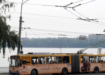 Автобуси та тролейбуси з 1 грудня знову курсуватимуть через вул. Крушельницької