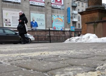 Як комунальники борються з ожеледицею на дорогах Тернополя