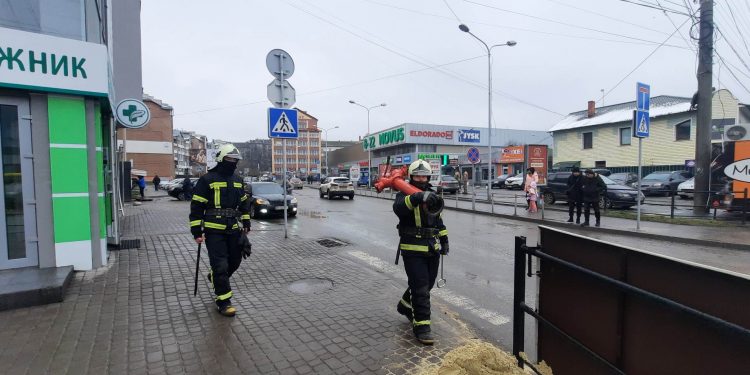 Повідомлення про замінування автовокзалів та ТЦ “Подоляни” не підтвердили