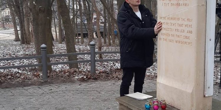 Пам’ять жертв Голокосту вшанували в Тернополі