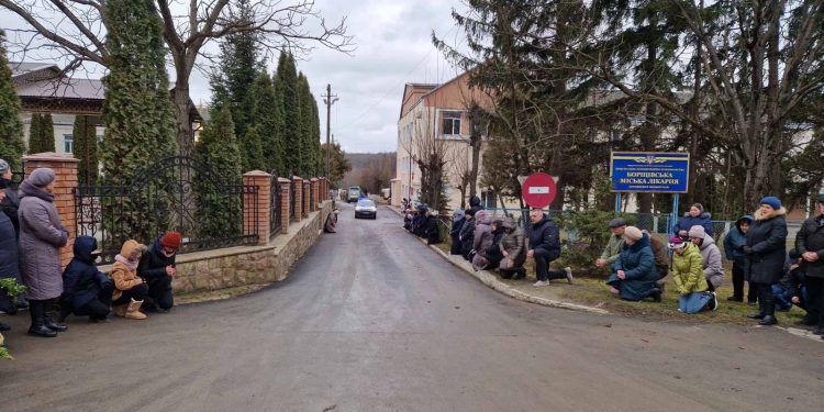 Із 29-річним воїном Анатолієм Пєсковим прощаються у Борщеві