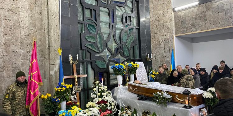 Із військовим Артуром-Артемом Харівим прощаються у Тернополі