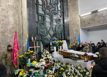 Із військовим Артуром-Артемом Харівим прощаються у Тернополі