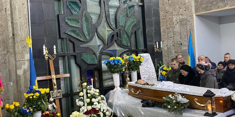 Із військовим Артуром-Артемом Харівим прощаються у Тернополі