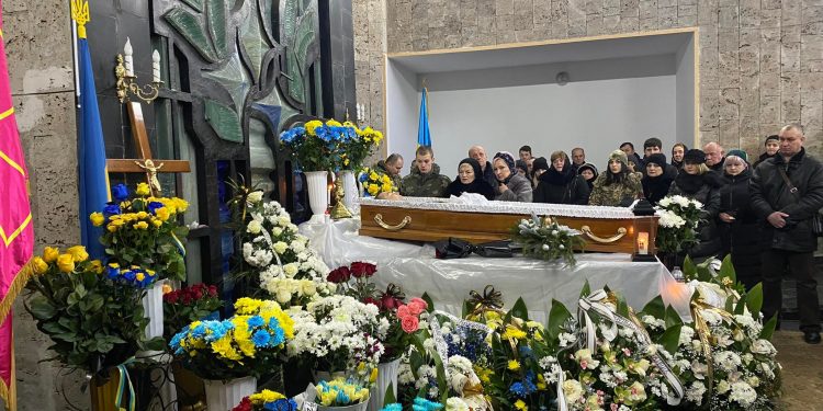 Із військовим Артуром-Артемом Харівим прощаються у Тернополі