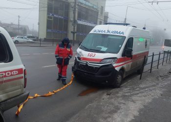 Машина швидкої допомоги потрапила в ДТП у Тернополі