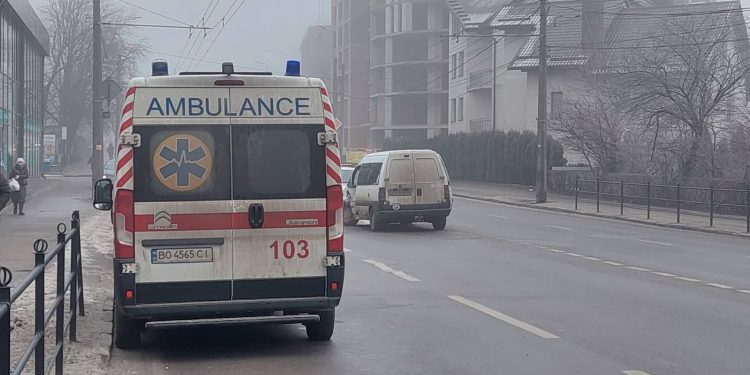 Машина швидкої допомоги потрапила в ДТП у Тернополі