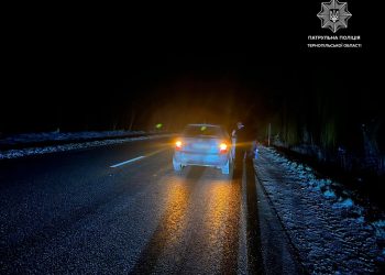 Легкове авто та вантажівка зіткнулися неподалік Романового Села