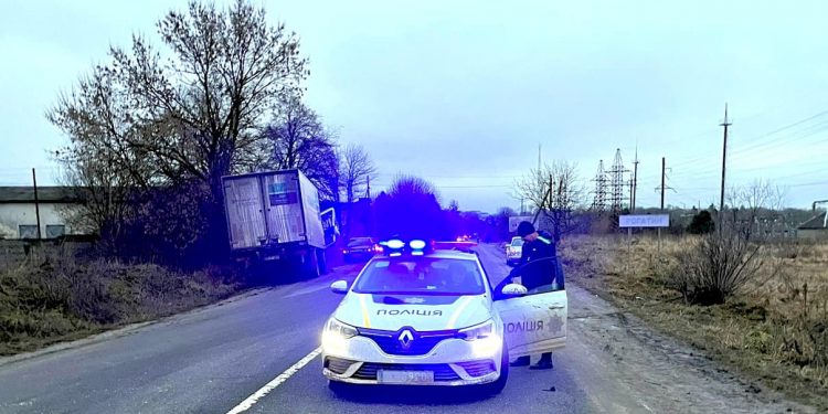 Автобус, який курсує через Тернопіль, потрапив в страшну аварію на Прикарпатті