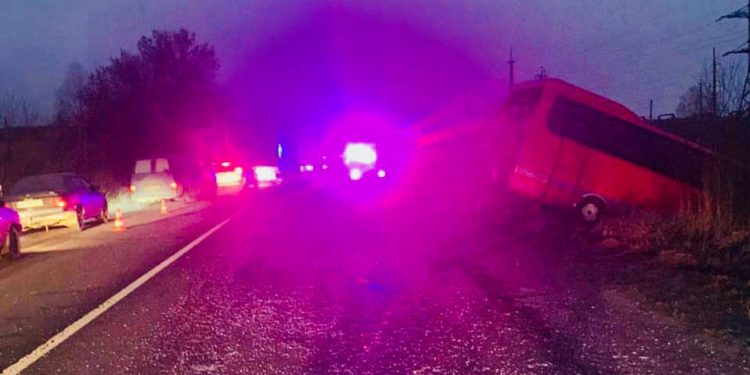 Автобус, який курсує через Тернопіль, потрапив в страшну аварію на Прикарпатті