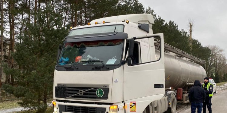 Нетверезого водія вантажівки виявили в Тернополі