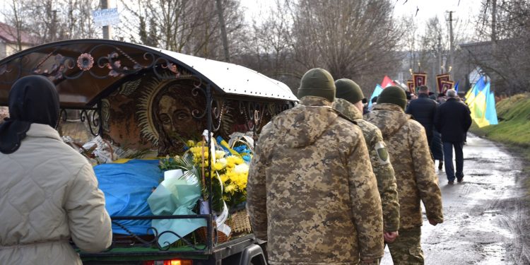 Із військовим Романом Свердликом попрощалися на Бучаччині