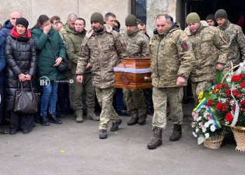 Із військовим Тарасом Холявою прощаються сьогодні у Тернополі