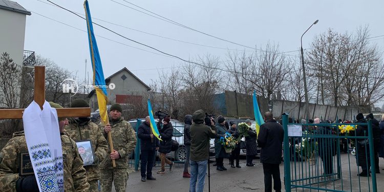 Із військовим Тарасом Холявою прощаються сьогодні у Тернополі