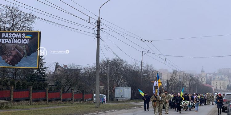 Із військовим Тарасом Холявою прощаються сьогодні у Тернополі