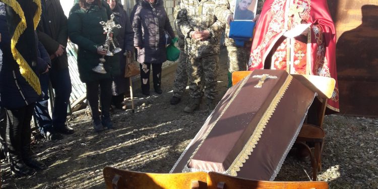 Із 22-річним воїном Єгором Бейлою попрощалися у Борщівській громаді