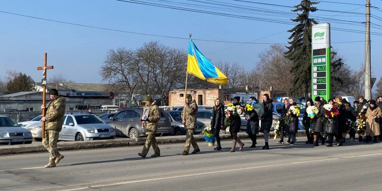 Із військовим Сергієм Хорощаком прощаються у Тернополі