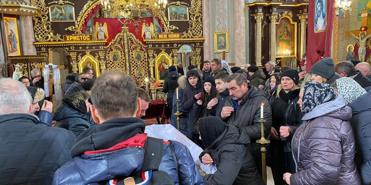 Із сорокарічним військовим Олегом Сагайдаком прощаються на Тернопільщині