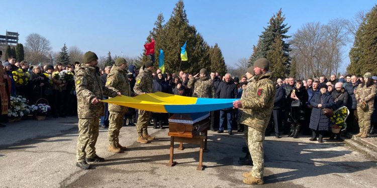 Із військовим Сергієм Хорощаком прощаються у Тернополі