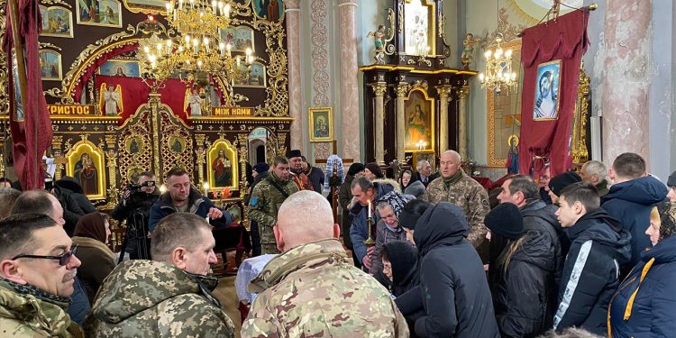 Із сорокарічним військовим Олегом Сагайдаком прощаються на Тернопільщині