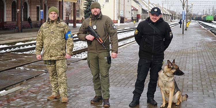 “Закладчика” зі згортками наркотиків виявили правоохоронці у центрі Тернополя