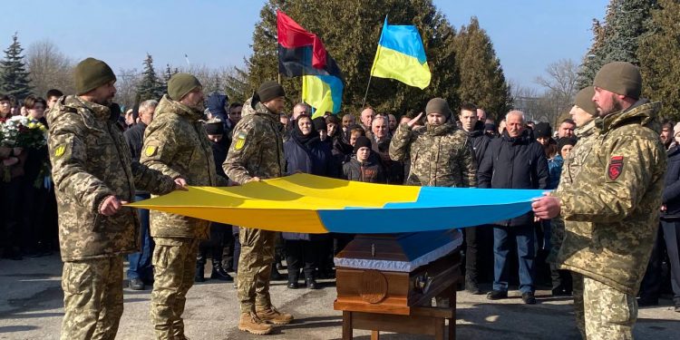 Із військовим Сергієм Хорощаком прощаються у Тернополі