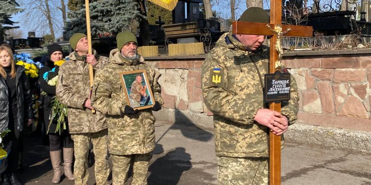 Із військовим Сергієм Хорощаком прощаються у Тернополі