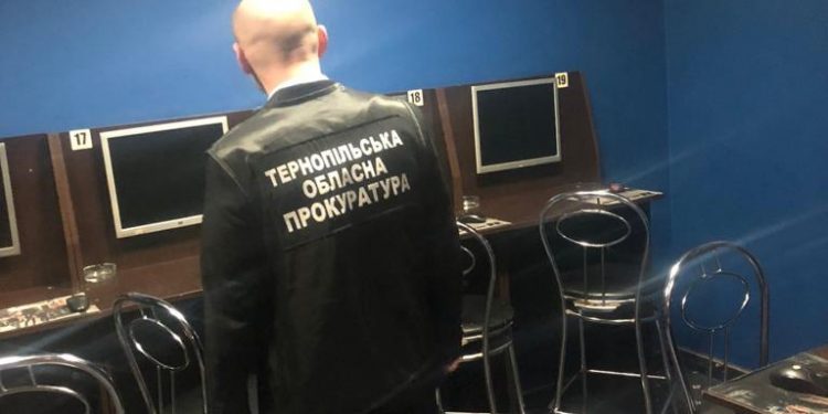 П’ятьох зловмисників підозрюють в організації незаконного грального бізнесу у Тернополі