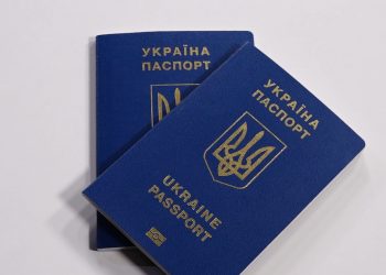 Вдвічі зріс попит на закордонні паспорти на Тернопільщині