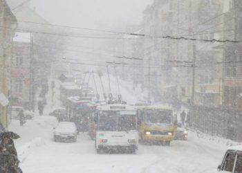 Майже 30 одиниць техніки очищали від снігу вулиці Тернопільської громади