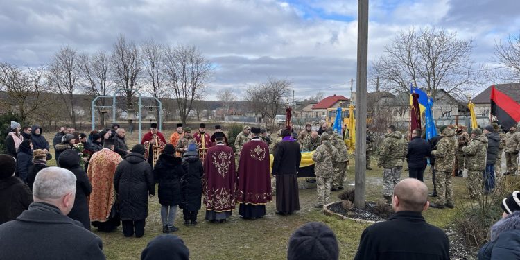 У Гусятині попрощалися з полеглим військовим 33-річним Володимиром Болотянським