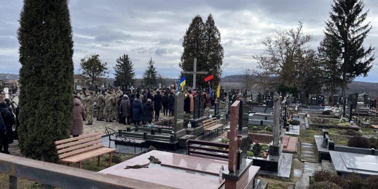 У Гусятині попрощалися з полеглим військовим 33-річним Володимиром Болотянським