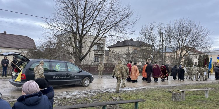 У Гусятині попрощалися з полеглим військовим 33-річним Володимиром Болотянським