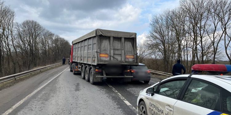 Рух ускладнений через масштабну аварію неподалік села Ступки