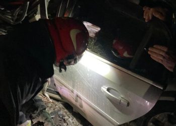Із розтрощеної автівки на Чортківщині водія визволяли рятувальники