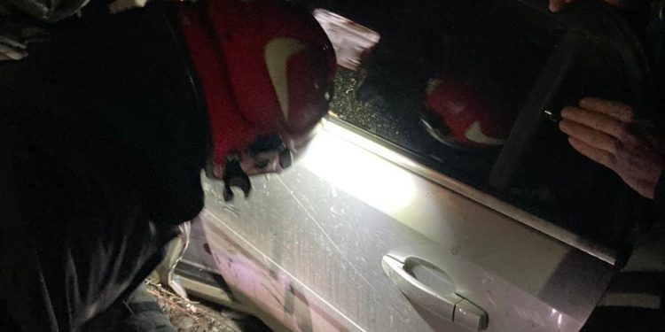 Із розтрощеної автівки на Чортківщині водія визволяли рятувальники