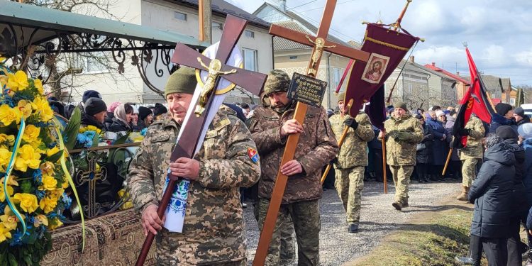 Із військовим Богданом Файфуркою попрощалися у Козівській громаді