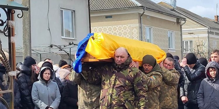 Із військовим Богданом Файфуркою попрощалися у Козівській громаді