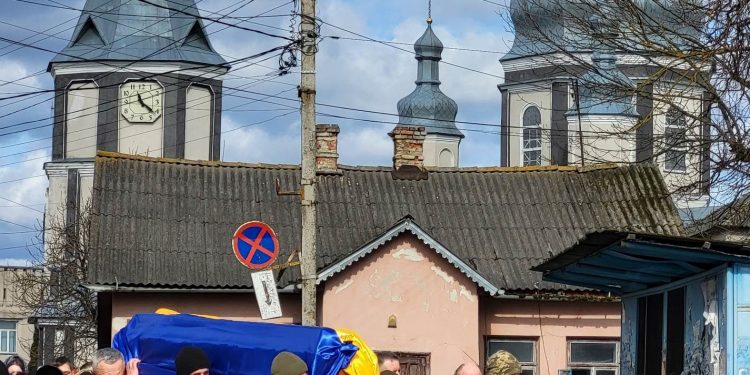 Із військовим Богданом Файфуркою попрощалися у Козівській громаді