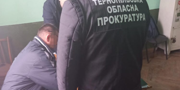 Судитимуть лісника, який незаконно зрубав понад 60 дерев на Тернопільщині