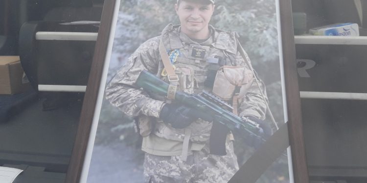 Із воїном Миколою Бойчуком прощаються у Борщівській громаді